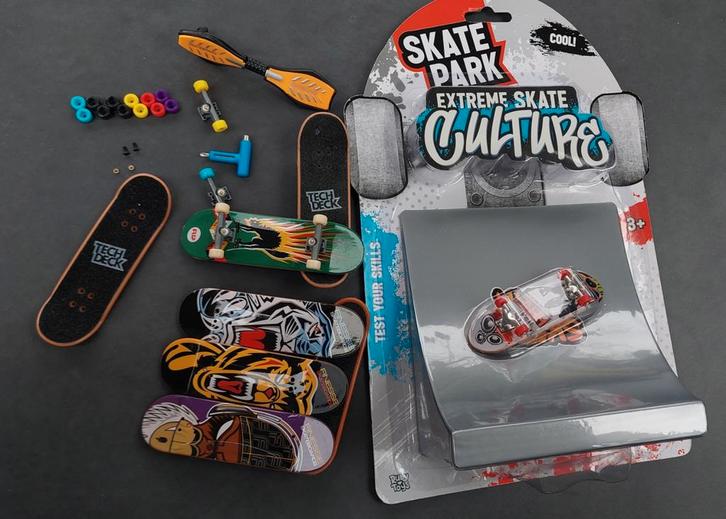 Mini Skate Park ramp +set 6 Tech Deck skateboards, waveboard, Kinderen en Baby's, Speelgoed | Actiefiguren, Ophalen of Verzenden