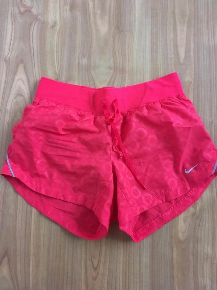 Short Nike maat XS, Kleding | Dames, Sportkleding, Zo goed als nieuw, Maat 34 (XS) of kleiner, Ophalen of Verzenden