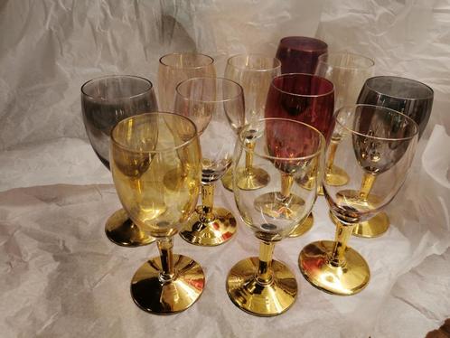Vintage aperitief glazen gekleurd gouden voetje 11 stuks, Antiek en Kunst, Antiek | Glaswerk en Kristal, Ophalen of Verzenden