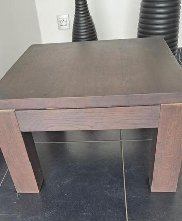 Vierkante salontafel in massief hout van meubelzaakPrenuptia beschikbaar voor biedingen