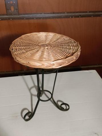 Table / console en osier beschikbaar voor biedingen