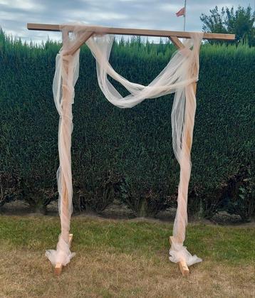 Trouwboog met bloemstuk ( gedroogd) beschikbaar voor biedingen