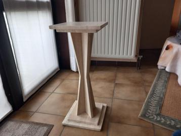 Travertin staander / zuil beschikbaar voor biedingen