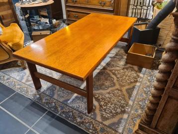 Vintage salontafel beschikbaar voor biedingen