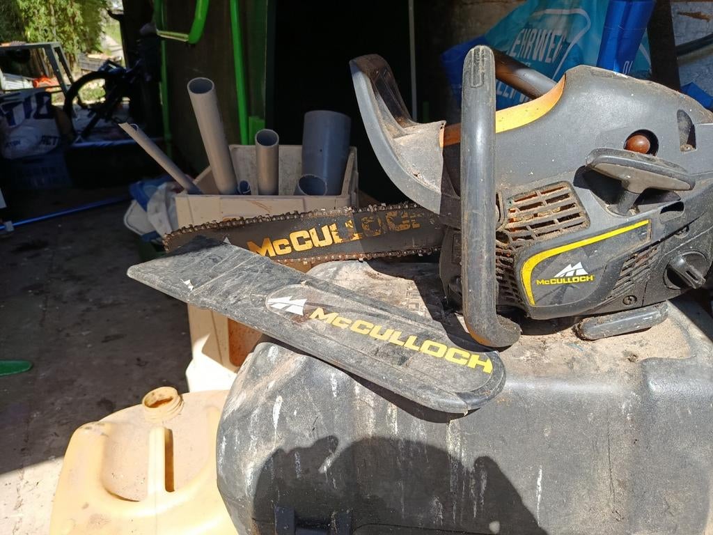 Tronçonneuse McCullouch à réviser., Bricolage & Construction, Outillage | Scies mécaniques, Enlèvement, Tronçonneuse