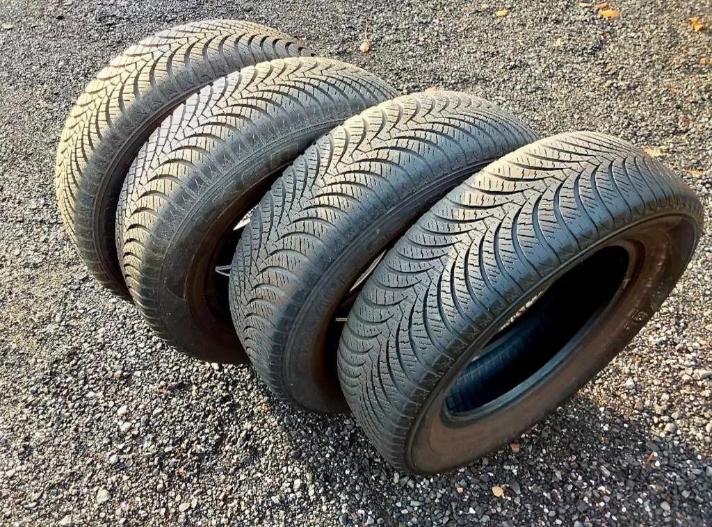 Très bons pneus hiver 195/65-15, Autos : Pièces & Accessoires, 15 pouces, Pneus hiver, Pneu(s), Enlèvement