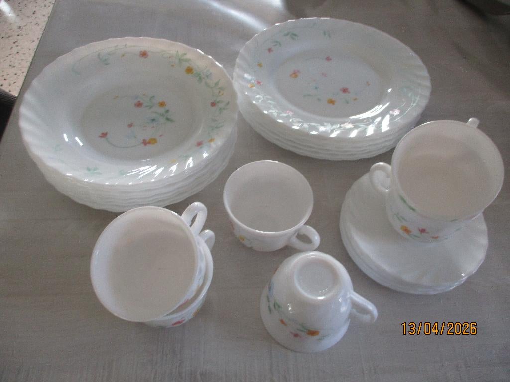 lot de 23 pièces en arcopal, Antiquités & Art, Antiquités | Services (vaisselle) pièces, Enlèvement ou Envoi