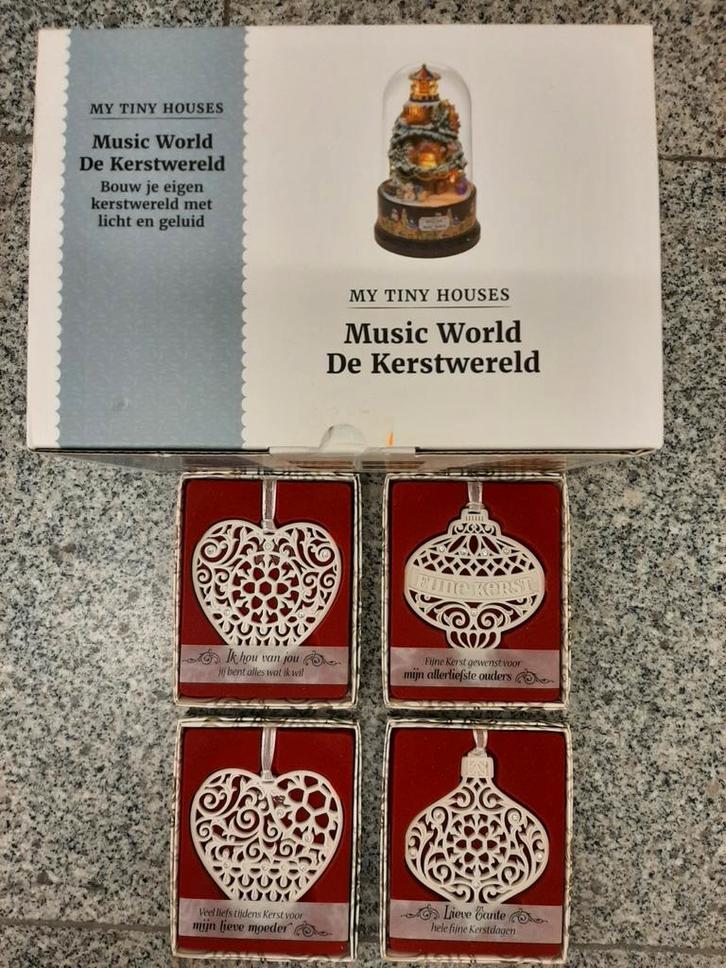 Tiny Houses De Kerstwereld  plus Swarovski kerstboom hangers, Diversen, Kerst, Nieuw, Ophalen of Verzenden
