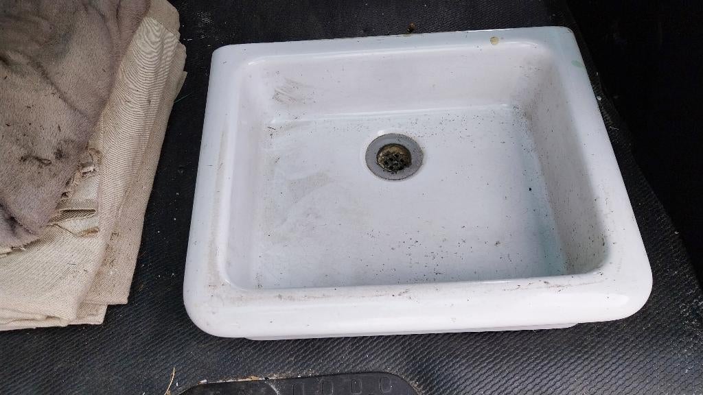 Zware porseleinen pompbak lavabo, Ophalen