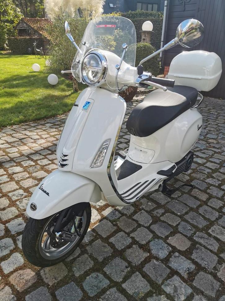 Vespa primavera elettrica 45 km/u.klasse B.slechts 1000 KMS., Fietsen en Brommers, Scooters | Vespa, Zo goed als nieuw, Klasse B (45 km/u)