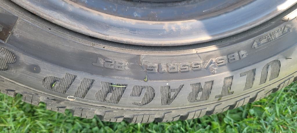 Winterbanden en velgen Volvo, Mitsubishi et 44, Ophalen, Gebruikt, 15 inch, Banden en Velgen