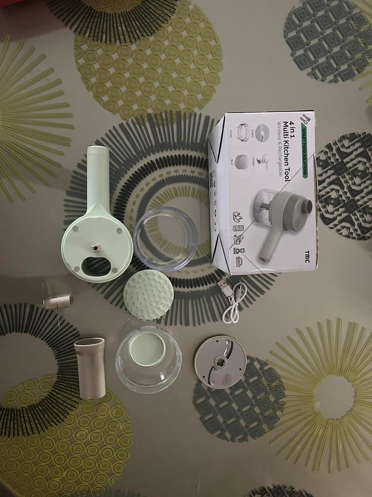 Coupe-légumes sans fil 4 en 1, Enlèvement, Comme neuf