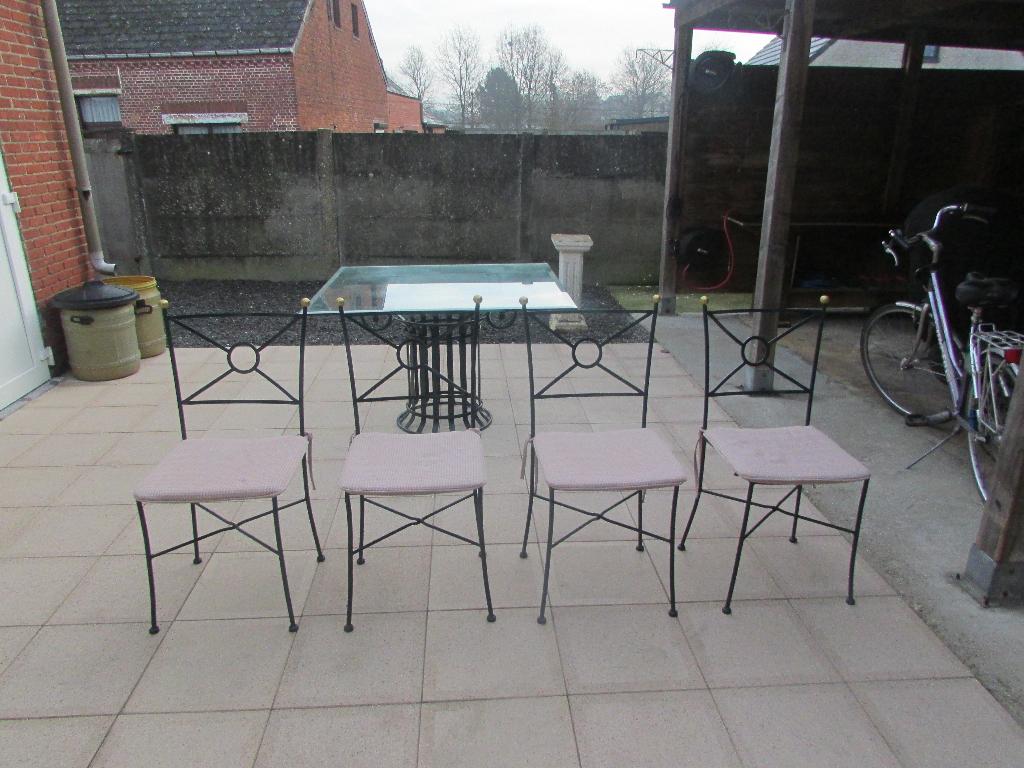Tafel ijzer met glazen blad 4 ijzeren stoelen groen 200 euro, Ophalen, Zo goed als nieuw