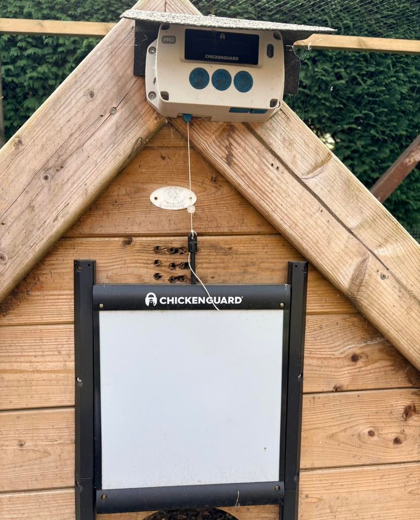 Automatische kippenhokdeur met timer en lichtsensor, Dieren en Toebehoren, Pluimvee | Toebehoren, Zo goed als nieuw, Ophalen