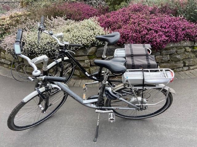 2 VÉLOS DE VILLE, PNEUS ÉLECTRIQUES NEUFS, Vélos & Vélomoteurs, Autres marques, 50 km par batterie ou plus, Utilisé, Enlèvement