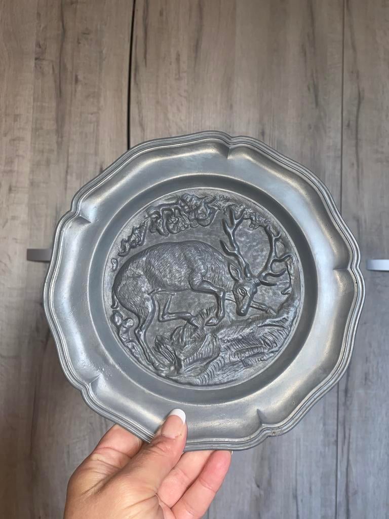 Assiette en étain motif cerf, Antiek en Kunst, Antiek | Tin, Ophalen