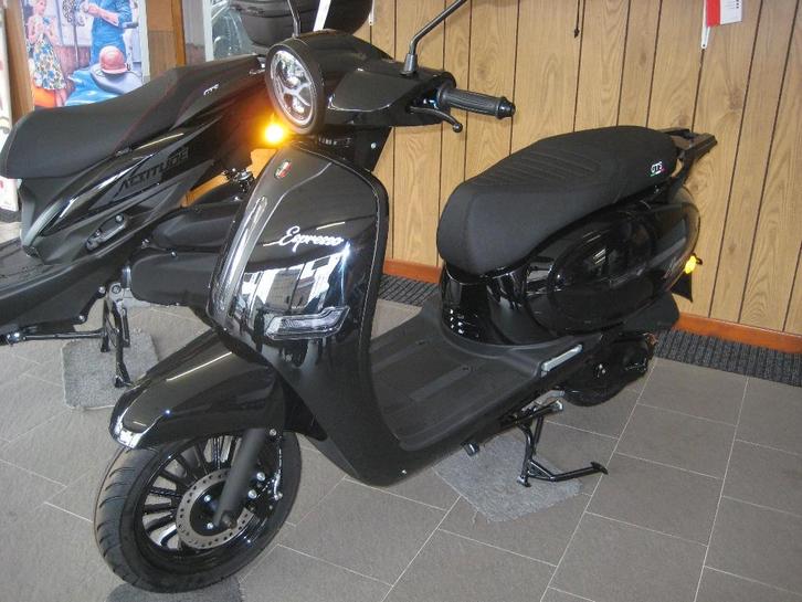 GTS ESPRESSO 1.799€ garantie 3 ans 25 kmh en stock, Fietsen en Brommers, Scooters | Overige merken, Nieuw, Klasse A (25 km/u)