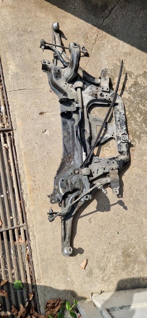 Essieu et sous-châssis de la Mercedes-Benz A200d, Enlèvement