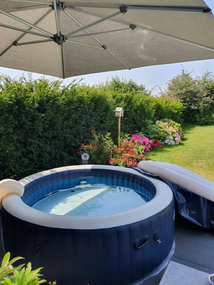 JACUZZI INTEX 6 personnes, Jardin & Terrasse, Bains à remous et Spas, Utilisé, Gonflable, Couverture, Filtre, Pompe, Enlèvement