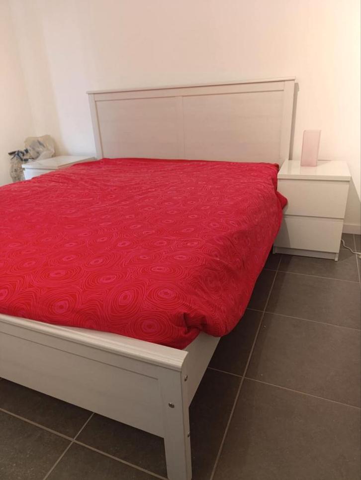 Houten Bed 160x200 incl 2 nachtkastjes met glazen legger, Maison & Meubles, Chambre à coucher | Lits, Enlèvement