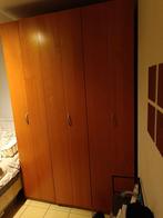 Garde-robe  à donner...