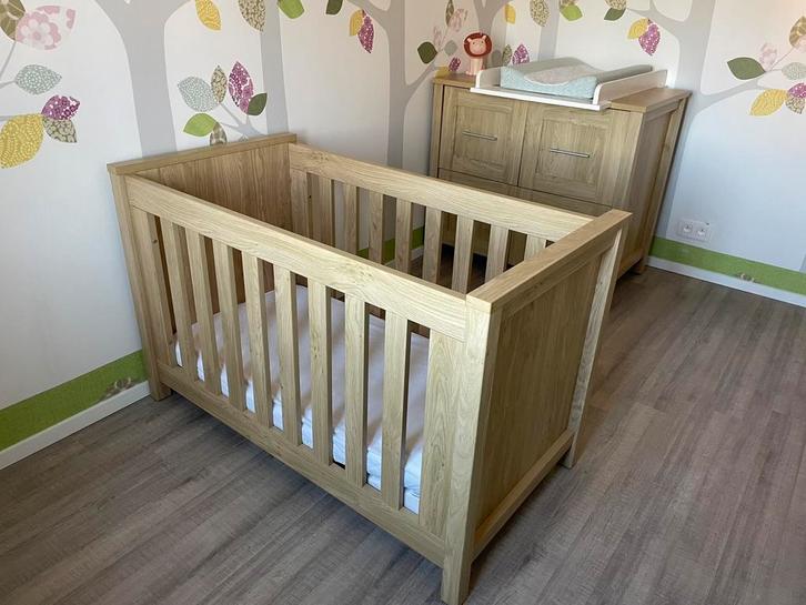 Babykamer - bedje en commode, Enfants & Bébés, Chambre d'enfant | Chambres d'enfant complètes, Utilisé, Garçon ou Fille, Enlèvement