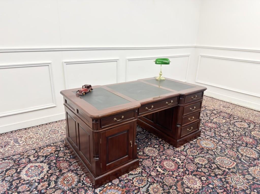 Klassiek Engels Chesterfield Bureau Partnerdesk, Antiek en Kunst, Ophalen