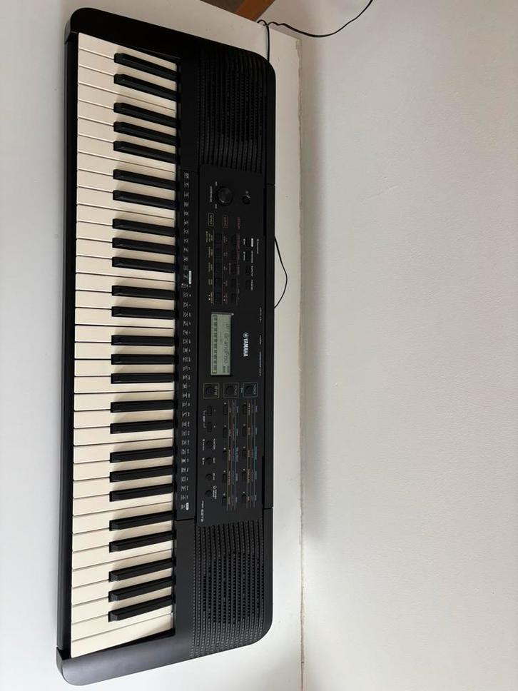 Yamaha Keyboard PSR-E373, Muziek en Instrumenten, Keyboards, Zo goed als nieuw, 61 toetsen, Yamaha, Ophalen of Verzenden