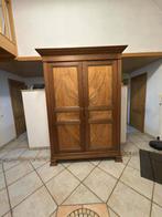 haute et ancienne armoire en bois de pitchpin avec corniche., Enlèvement