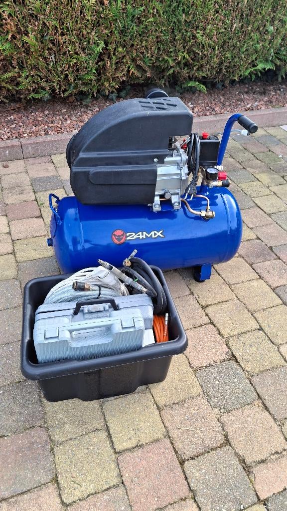 zeer weinig gebruikte compresor 50l met toebehoren criko, Doe-het-zelf en Bouw, Compressors, 25 tot 100 liter, Ophalen, Zo goed als nieuw
