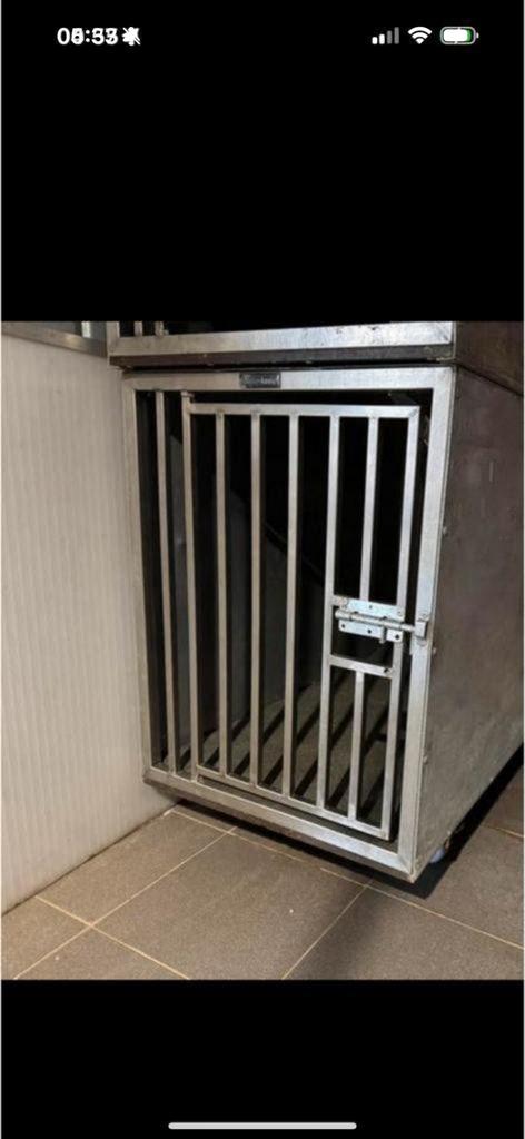 2x rvs kennel / hondenkooi/bench, Animaux & Accessoires, Caisses pour chiens, Comme neuf, Enlèvement