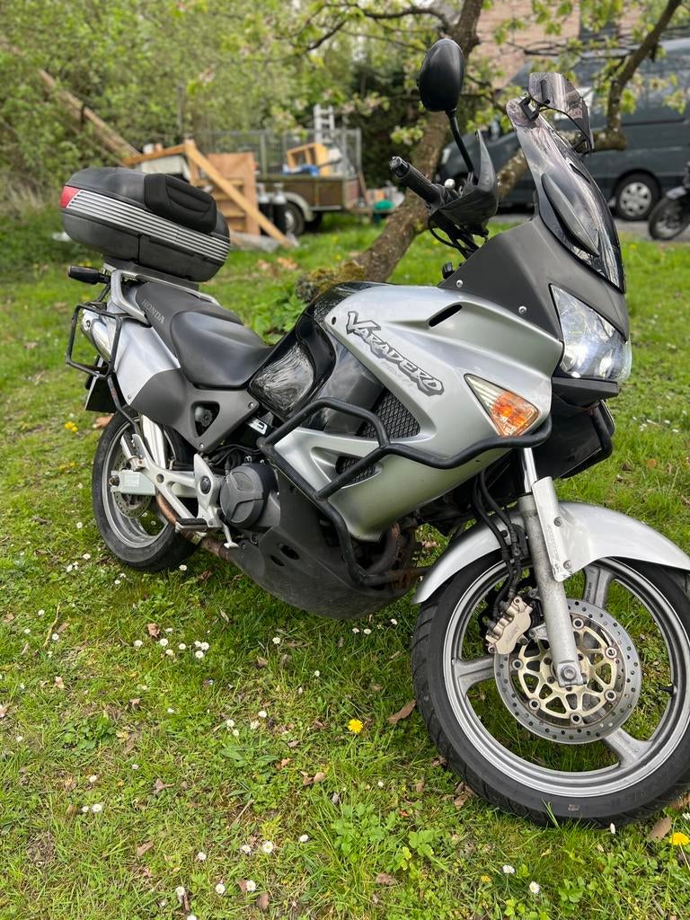 Honda Varadero XL1000V 2004, Motos, Motos | Honda, Poignées chauffantes, Tourisme, 2 cylindres, Particulier