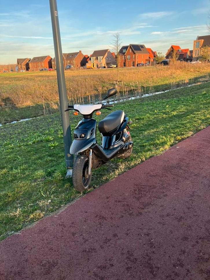 Yamaha Bws/Booster FULL BCD 50cc, Fietsen en Brommers, Snorfietsen en Snorscooters, Zo goed als nieuw, Yamaha, Benzine, Ophalen