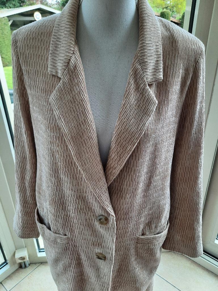 Pak - blazer en broek MOMONI - 40, Kleding | Dames, Jasjes, Kostuums en Pakken, Maat 38/40 (M), Kostuum of Pak, Beige, Ophalen of Verzenden