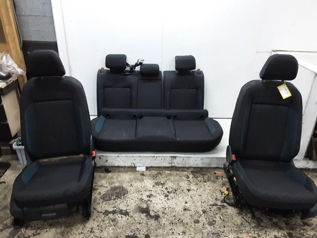 INTERIEUR COMPLET Volkswagen T-Roc I (01-2017/06-2021), Volkswagen, Mevr. I. Hauben, Utilisé, Rue de l'Espoir 34 34
4030  GRIVEGNÉE, BE
