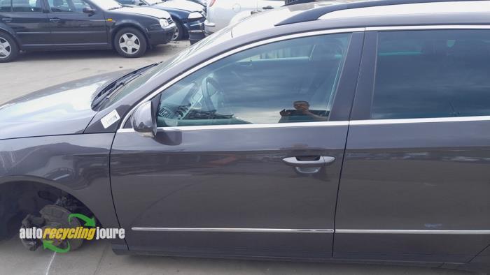 Portier 4Deurs links-voor van een Volkswagen Passat (LC8Z), Gebruikt, -, -, -