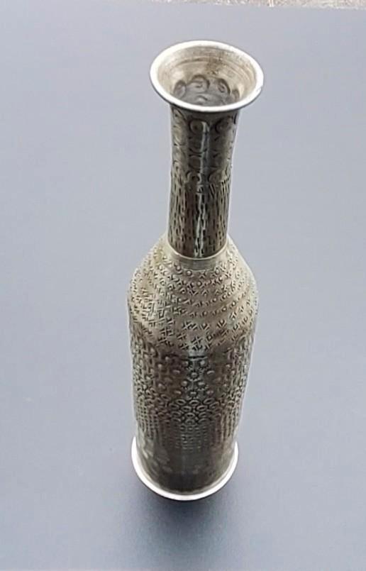 Hoge decoratieve metalen vaas met unieke motieven - 44 cm, Huis en Inrichting, Woonaccessoires | Vazen, Zo goed als nieuw, Ophalen