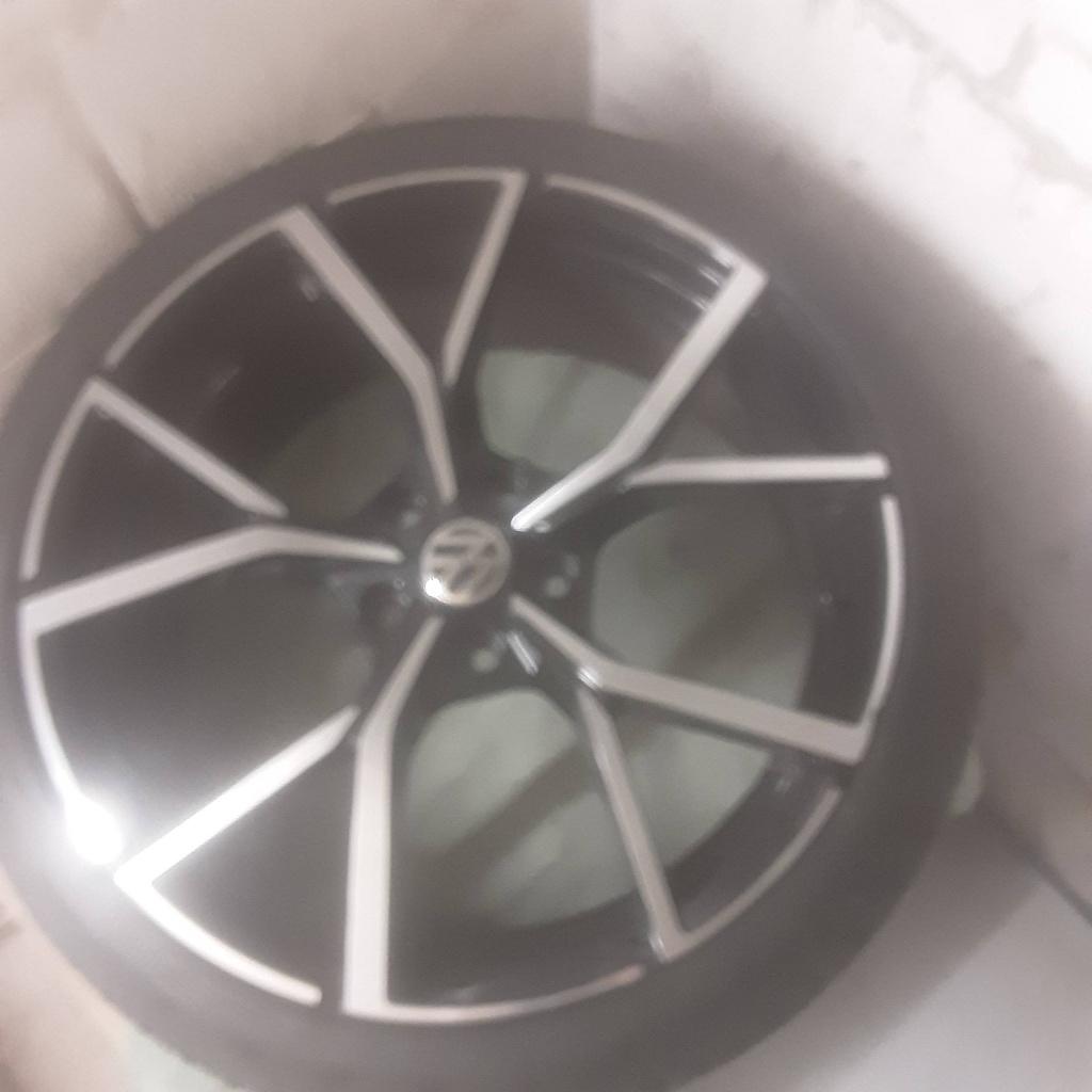 jantes avec pneus vw golf de 19 pouces, Auto-onderdelen, Banden en Velgen, Band(en), Zomerbanden, 19 inch, 235 mm, Personenwagen