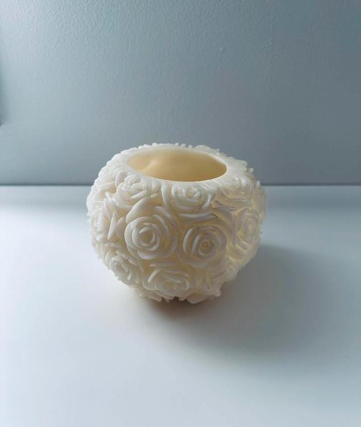 Bougie Boule Roses-Charme floral & Élégance romantique, Enlèvement, Neuf, Rond