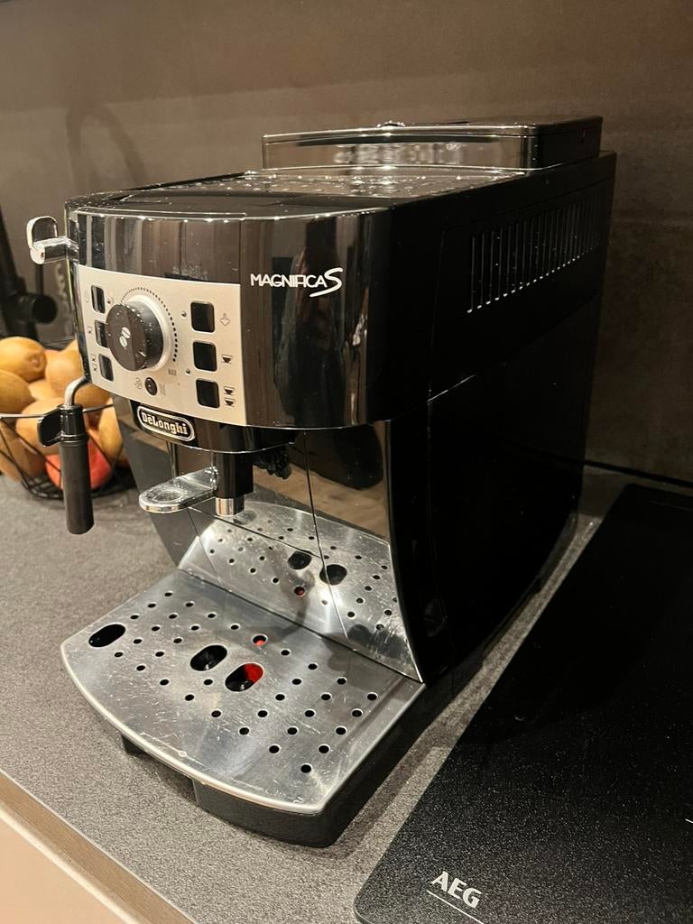 Delonghi koffiemachine, Ophalen, Zo goed als nieuw, Koffiemachine