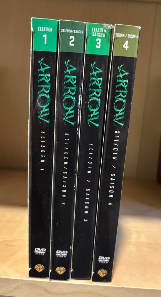 Arrow - DVD - Saison 1 à 4, CD & DVD, DVD | TV & Séries télévisées, Enlèvement, Utilisé, Action et Aventure, Coffret