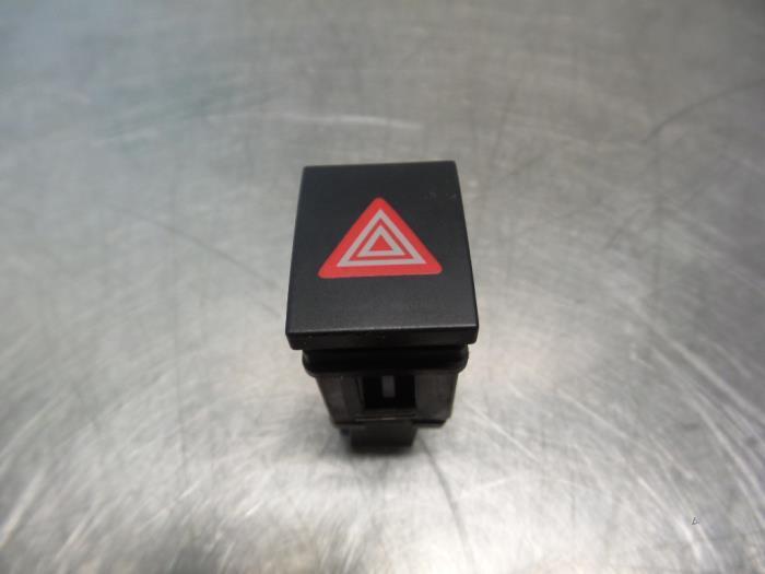 Commutateur éclairage d'urgence d'un Volkswagen Polo (Polo, Autos : Pièces & Accessoires, Tableau de bord & Interrupteurs, Volkswagen