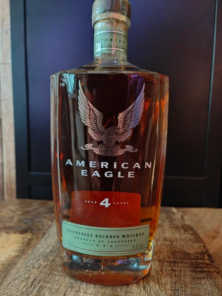Whisky Bourbon American Eagle Tennessee 4 ans 40 % 70 cl, Collections, Vins, Neuf, Autres types, Autres régions, Pleine, Enlèvement ou Envoi