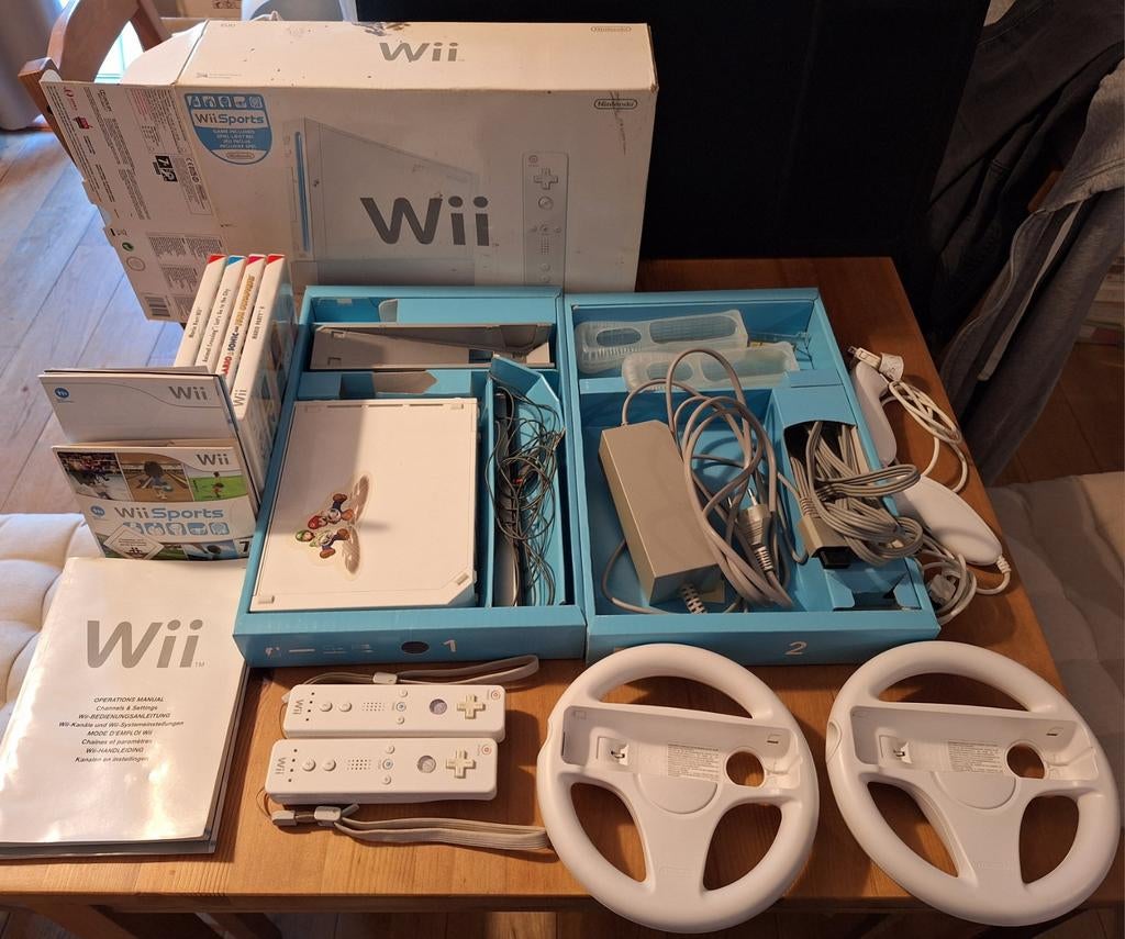 Nintendo Wii + 2 controllers + 5 games, Games en Spelcomputers, Spelcomputers | Nintendo Wii, Gebruikt, Met 2 controllers, Met games