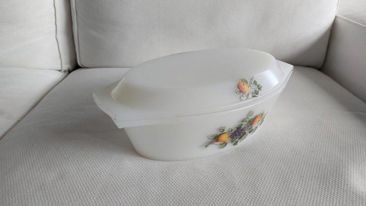 Arcopal ovenschotel met Vintage Fruit of France-patroon van, Antiek en Kunst, Antiek | Servies los, Ophalen of Verzenden