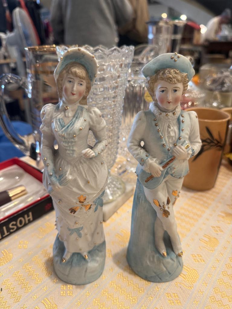 Antieke porseleinen beeldjes, Enlèvement