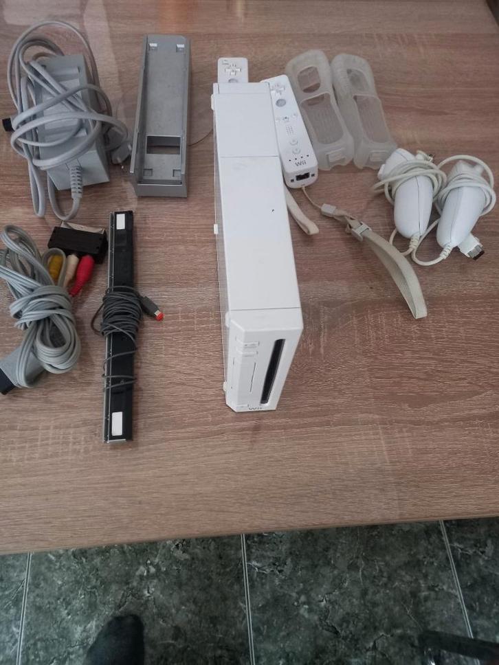 Console Nintendo Wii Blanche + 2 manette + 10 jeux +++++, Consoles de jeu & Jeux vidéo, Consoles de jeu | Nintendo Wii, Utilisé