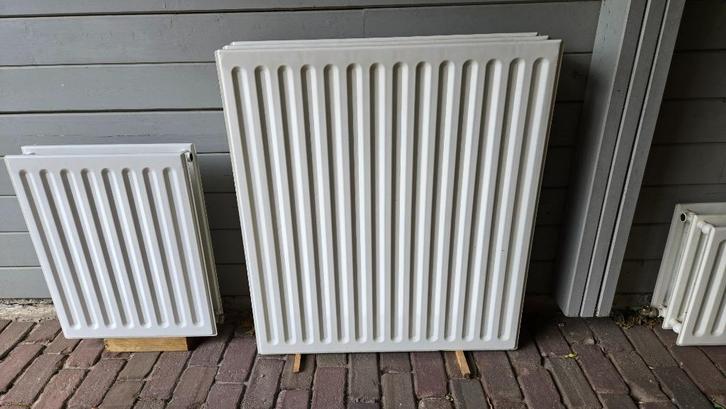 CV radiator (2 verschillende afmetingen), Doe-het-zelf en Bouw, Verwarming en Radiatoren, Gebruikt, Radiator, Ophalen