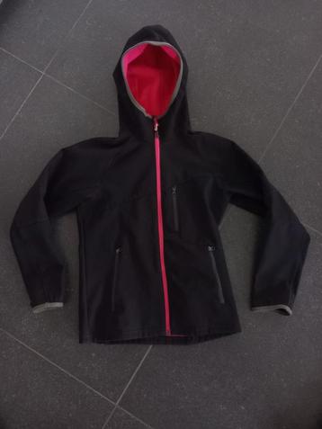 Softshell zwart Decathlon - maat 128/8 jaar beschikbaar voor biedingen