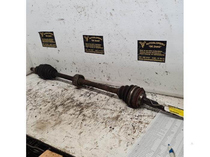 Aandrijfas rechts-voor van een Toyota Corolla, Auto-onderdelen, Remmen en Aandrijving, Toyota, Gebruikt, 3 maanden garantie, Ophalen of Verzenden